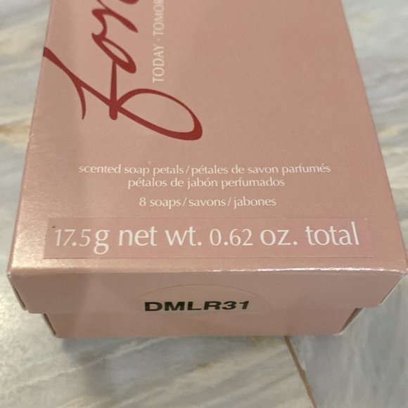 Forever Avon 8 Soaps Roses - Picture 8 of 9